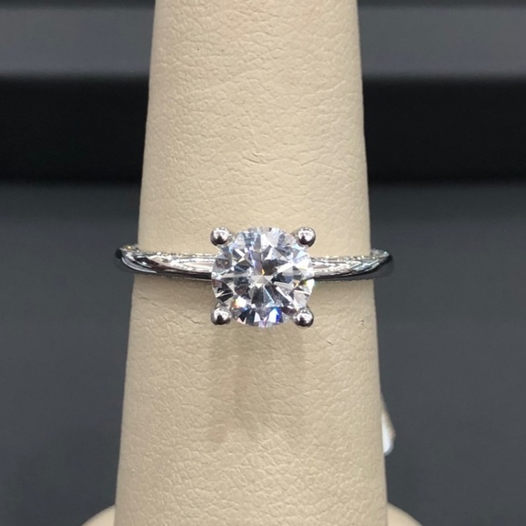 1.01 carat GIA certified natural diamond ring, 14k white gold, size 5.5~ - Picture 1 of 6